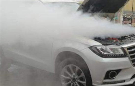 洗車無需排隊等待，使用洗車蒸汽發生器在家就能洗車保養