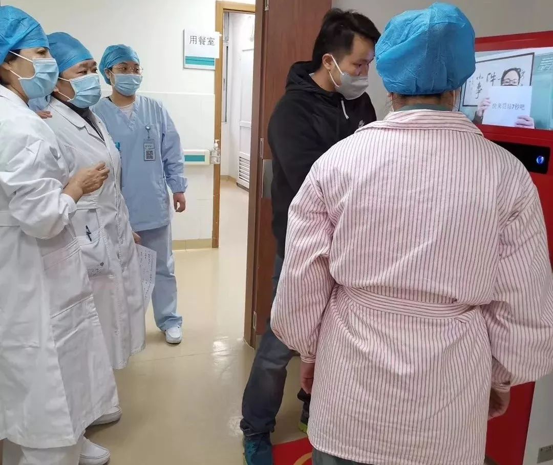 醫院場所使用午夜一区二区三区智能消毒機用於人體消毒