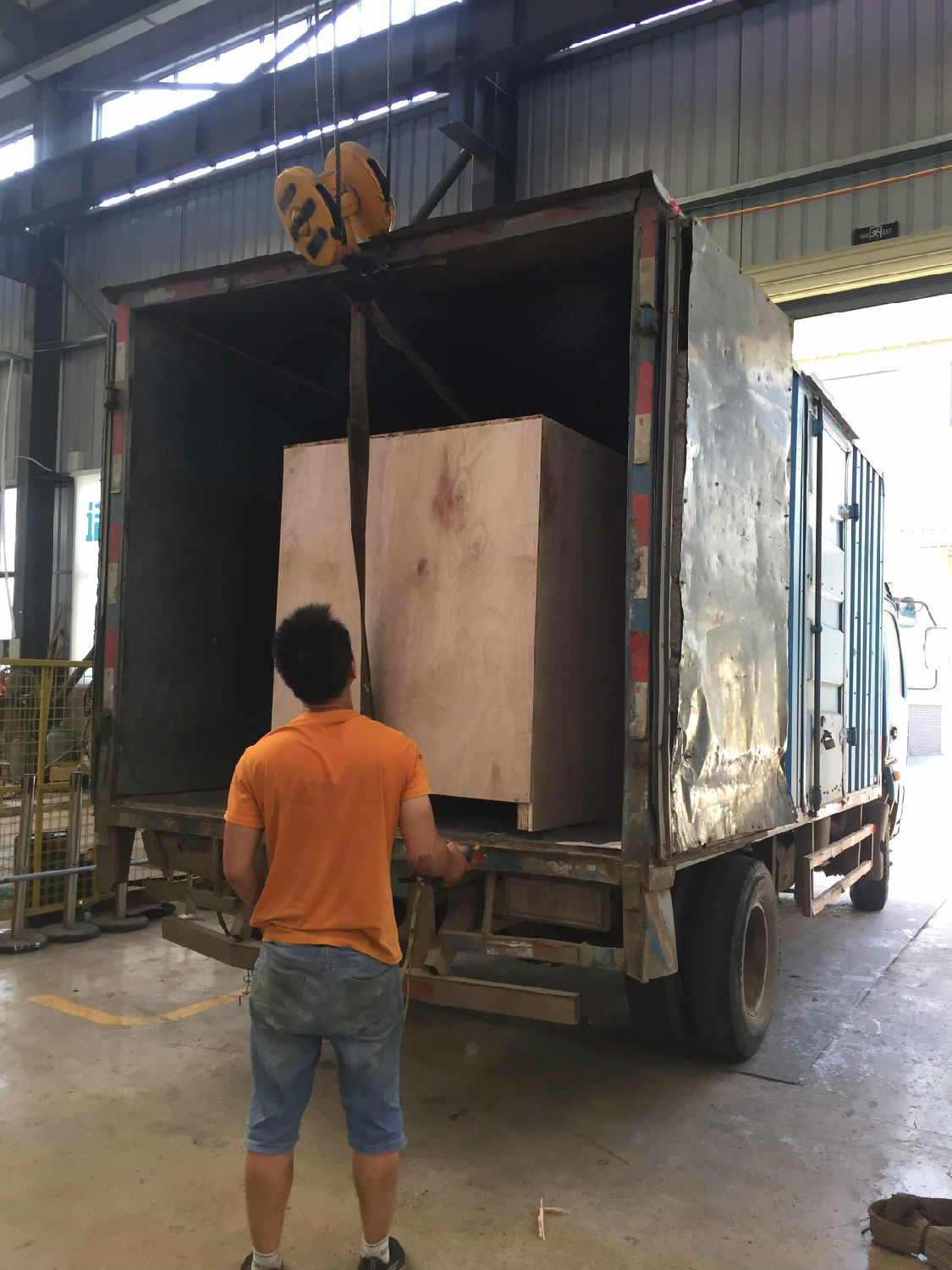 定製PLC實驗研究蒸汽發生器打包完成，準備吊裝上車啟程啦
