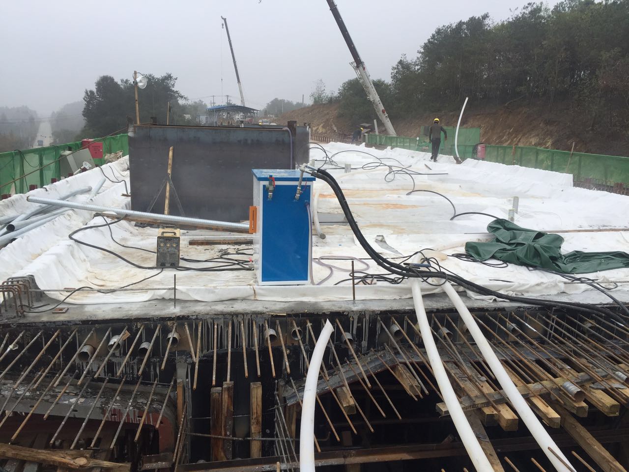 混凝土工程如何開源節流？電加熱混凝土養護蒸汽發生器智能又節能