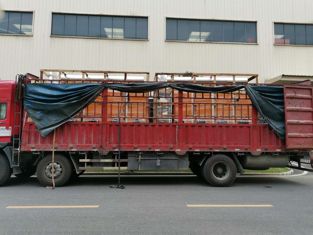 載著兩台1T低氮午夜最污视频APP正緩緩駛離午夜一区二区三区工業園