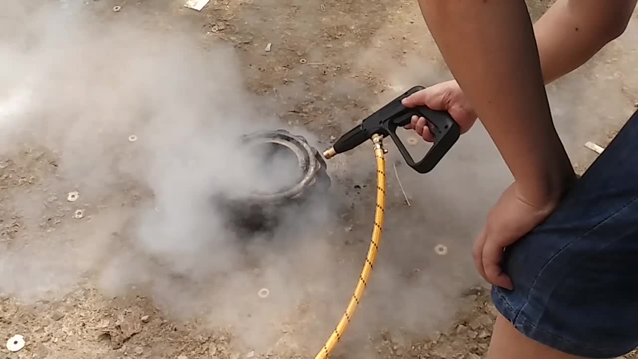油汙鏽斑清洗使用河北高溫清洗電蒸汽發生器效果徹底嗎？