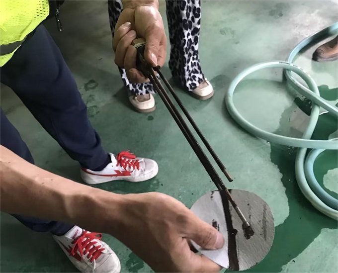 水位探針清洗.jpg 水位探針清洗.jpg